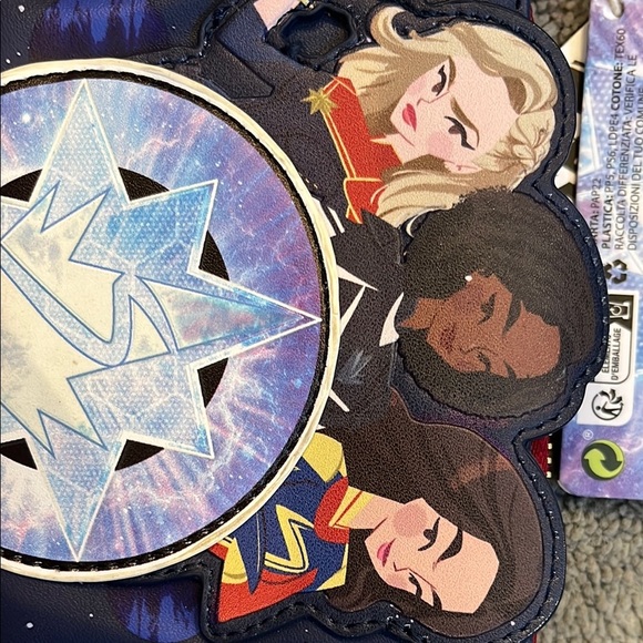 Loungefly Marvel Women's Wallet with Marvel Design NWT Glow in the Dark - Picture 11 of 12